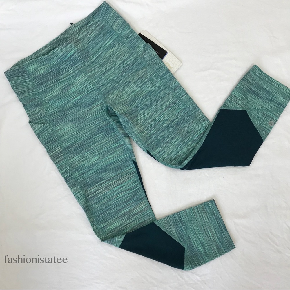 NWT lululemon pace rival crop Alberta lake space 4 - Picture 3 of 8